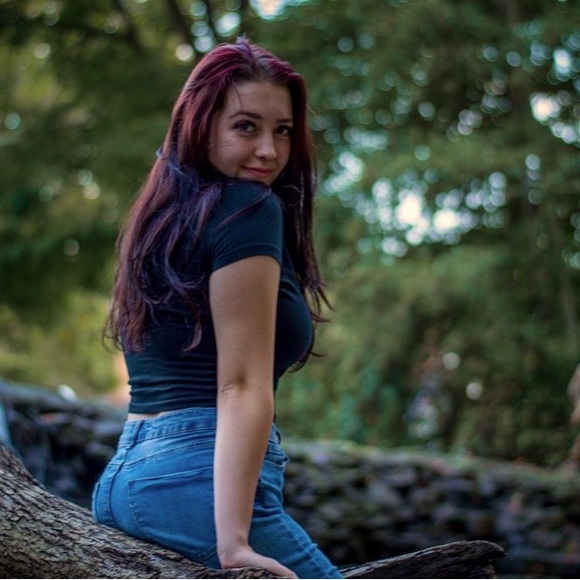 Meet your Posher, Madison - Picture 1 of 1